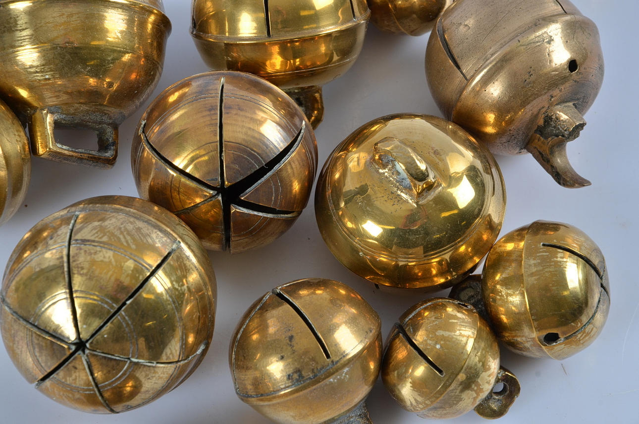 BJÄLLROR, 14 delar, 1800/1900-tal.