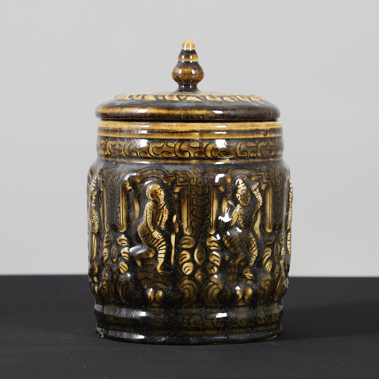 A GLAZED POTTERY JAR AND COVER.