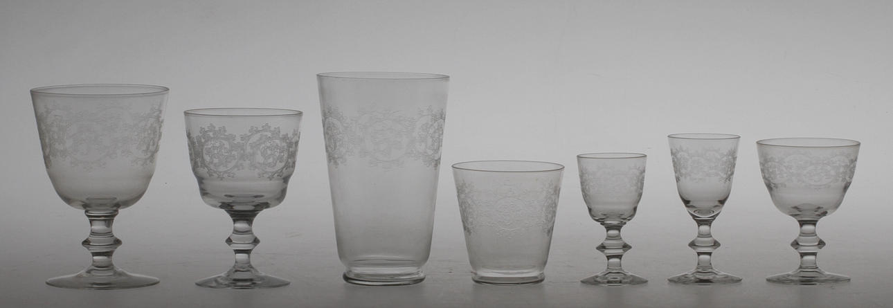 GLASSERVISDELAR, ca 110, glas, "Elon" Edvin Ollers Kosta, pantografierad, 1900-tal.