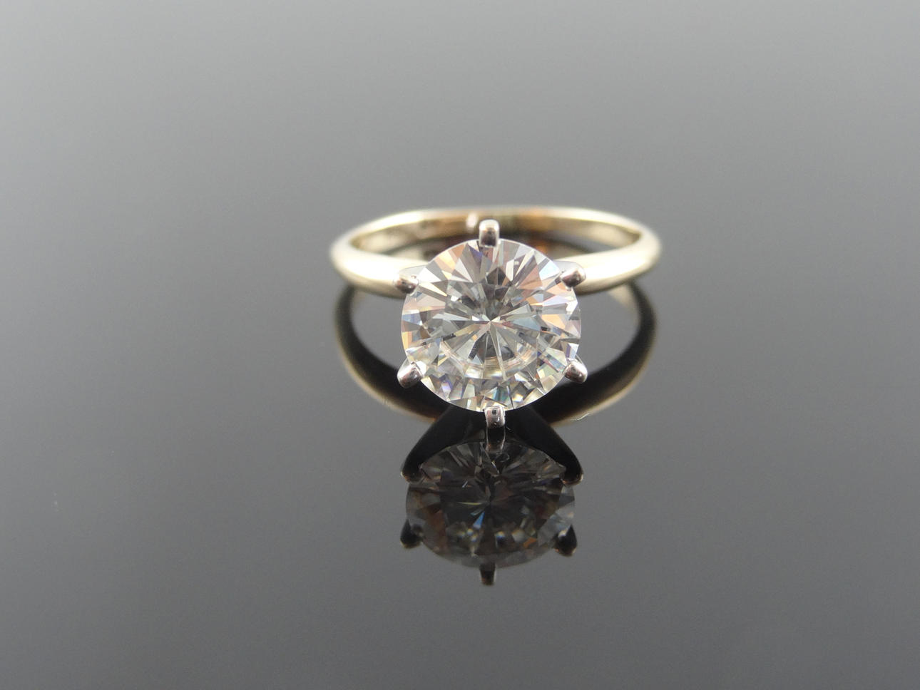 SOLITAIRE MOISSANITE RING 1,82ct 14k guld.