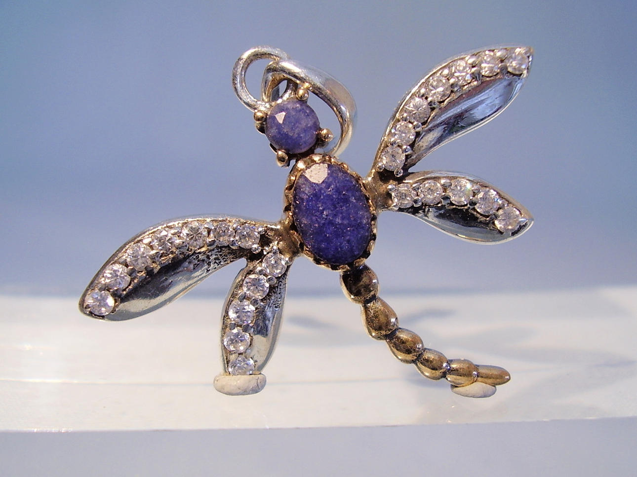 TROLLSLÄNDA HÄNGE MED SAFIRER.