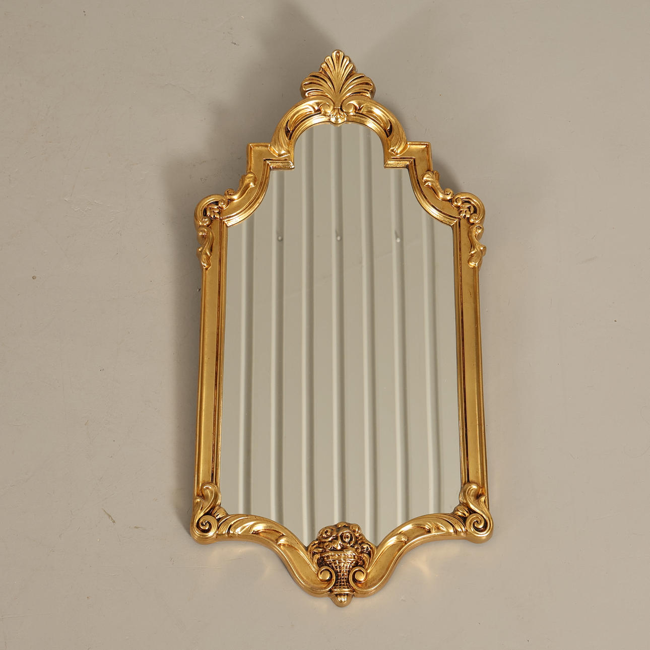 MIRROR gilt, 20th century.