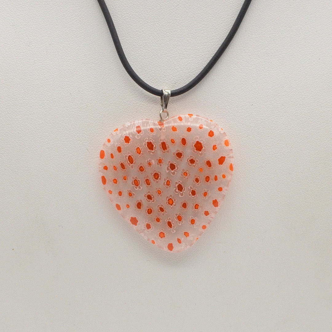 MURANO GLAS COLLIER, TRANSPARENT HJÄRTA MED RÖDVITA MILLEFIORI-BLOMMOR, HANDGJORT, VINTAGE