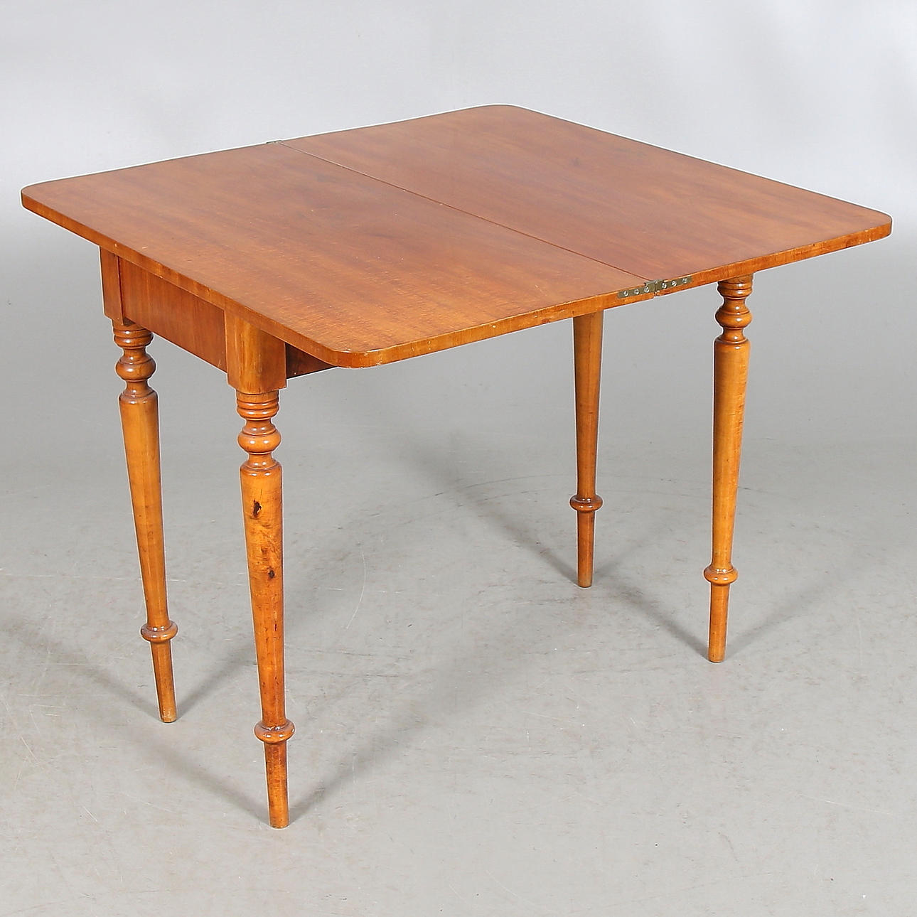 SPELBORD, valnöt, renässansstil, 1800-talets slut.