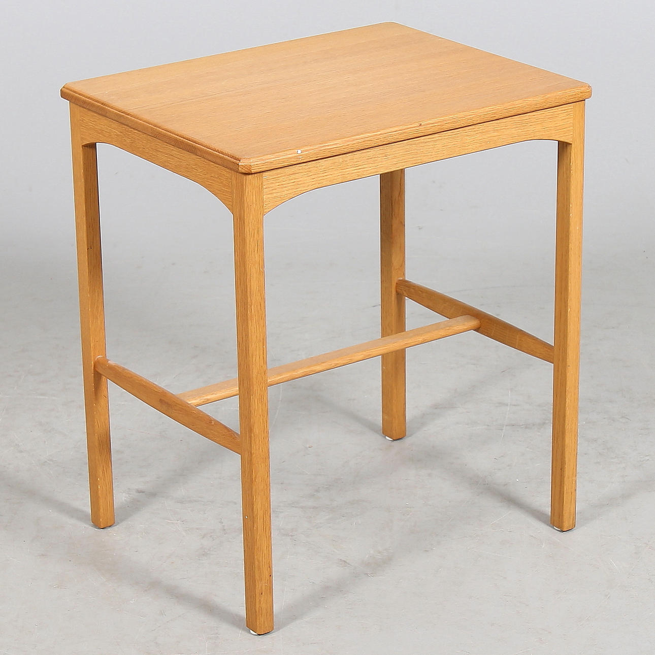 CARL MALMSTEN. LAMPBORD, ek, "Oktober", 1900-talets andra hälft.