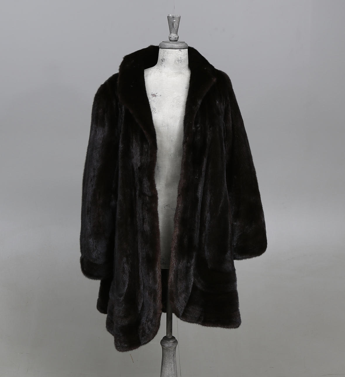 PÄLS. helmink. Swaggermodell. Saga Mink, 2000-tal.