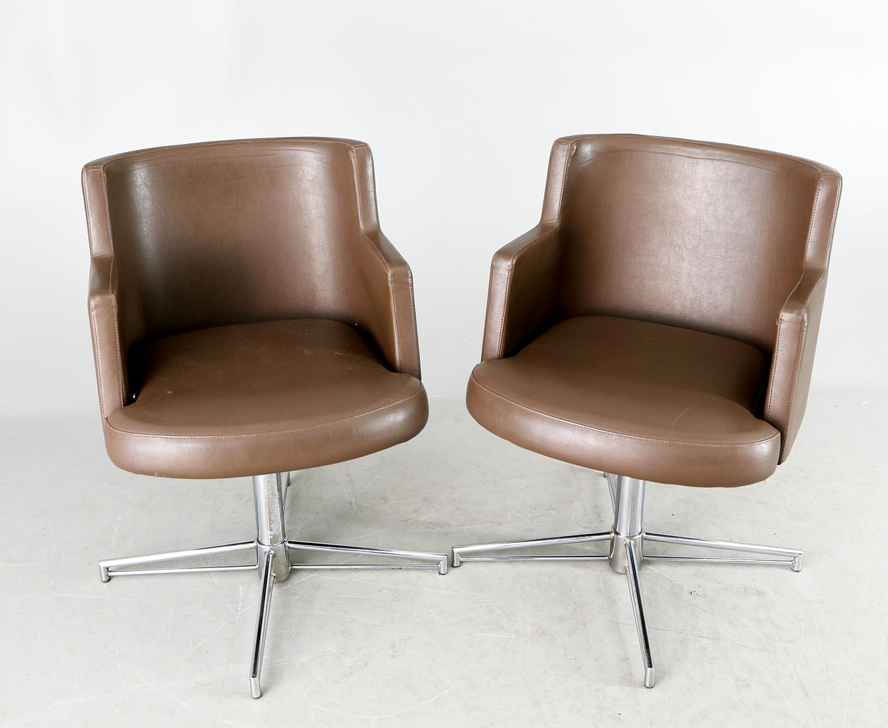 SNURRFÅTÖLJER, 1 par, 19/2000-tal.