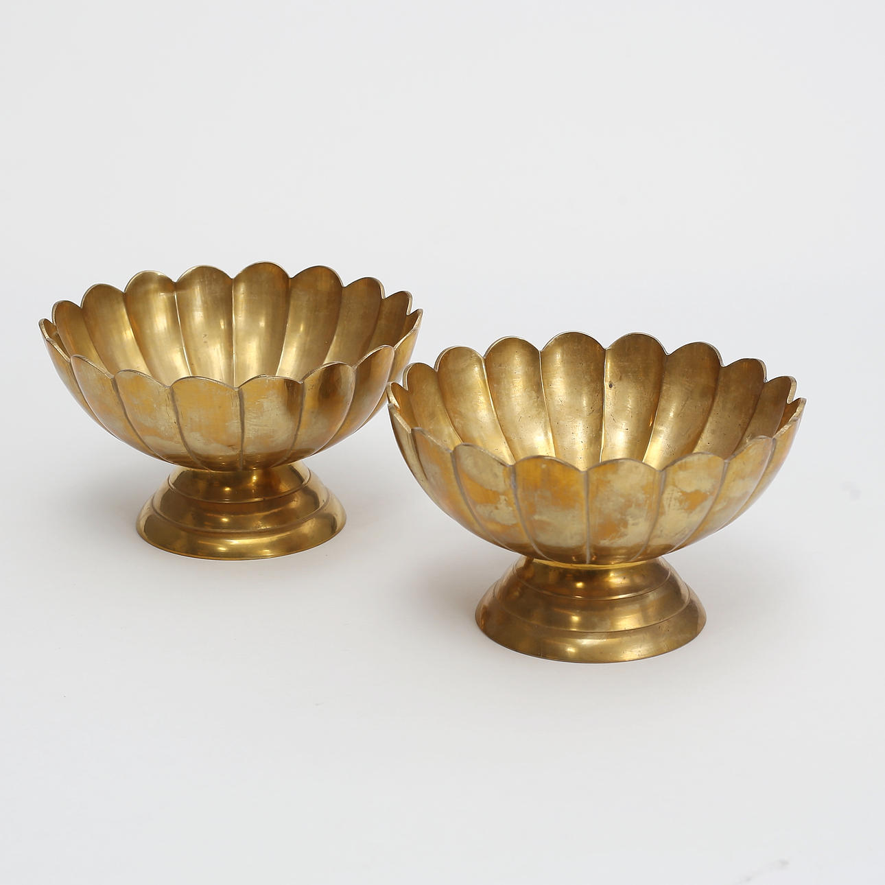BOWLS, a pair, brass, flower-shaped.
