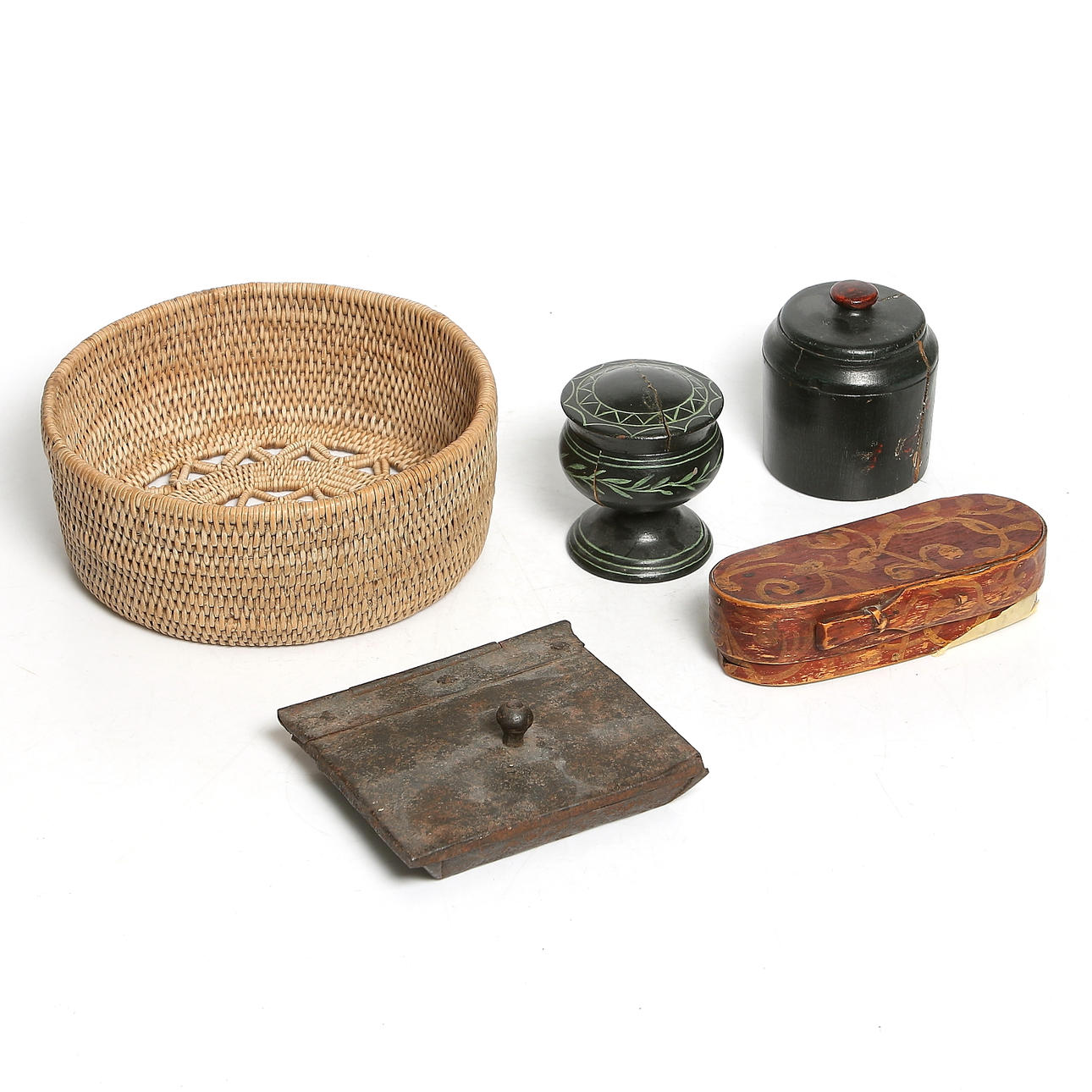 ALLMOGE, 5 delar, plåtlåda, träburkar, svepask, ostform i rot, 1800-tal.