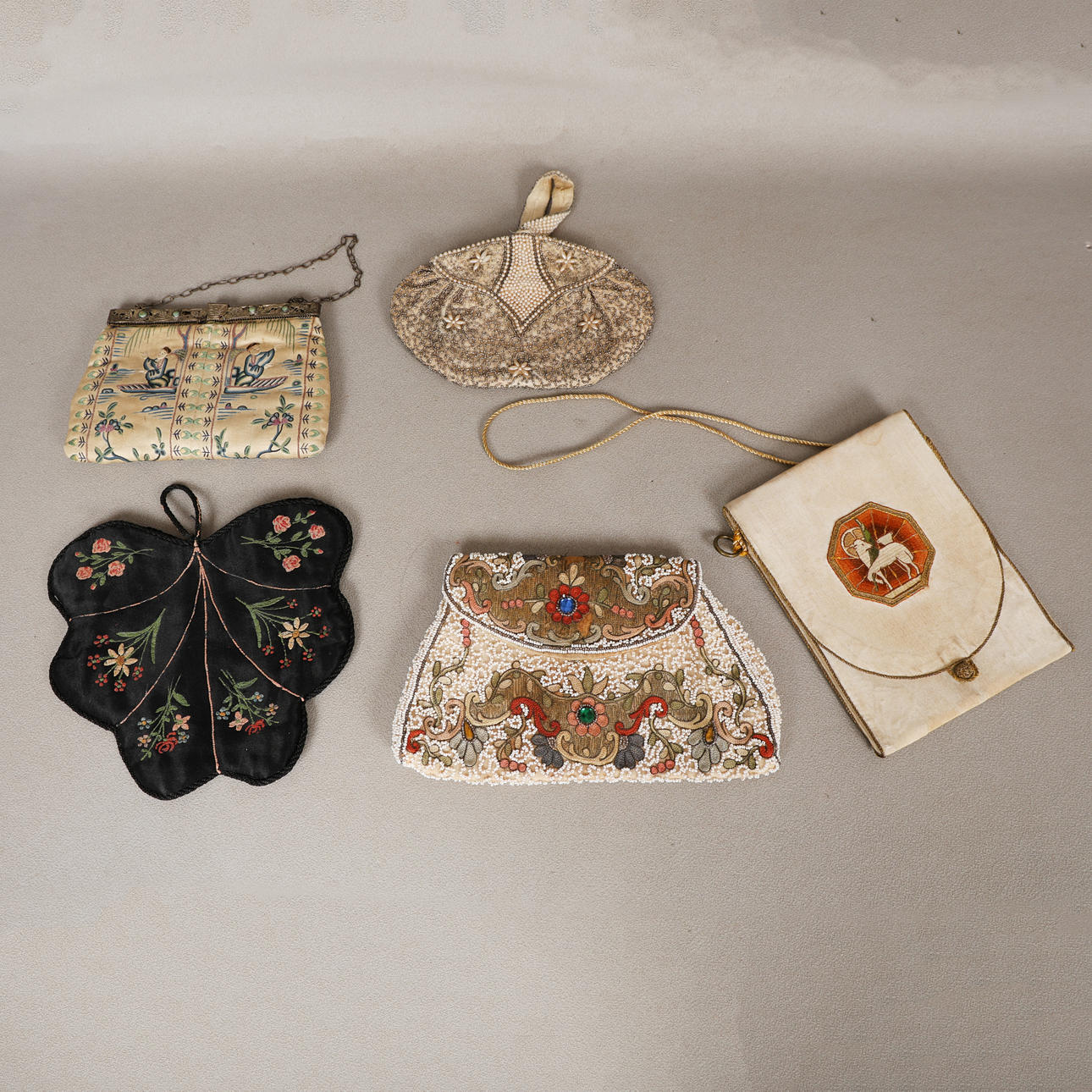 FIVE PURSES TO INCLUDE A CHINESE EXAMPLE, AN ECCLESIASTICAL PURSE ETC (5).