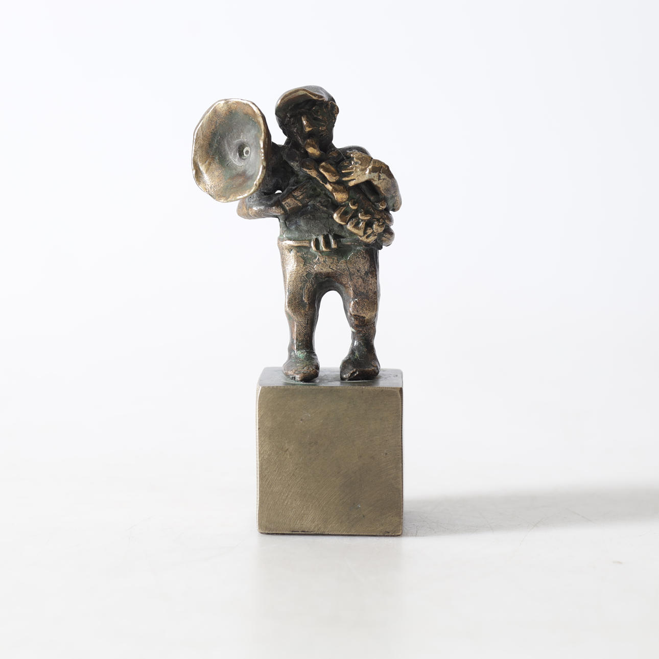 OIDENTIFIERAD KONSTNÄR. Sculpture, brass, signed.