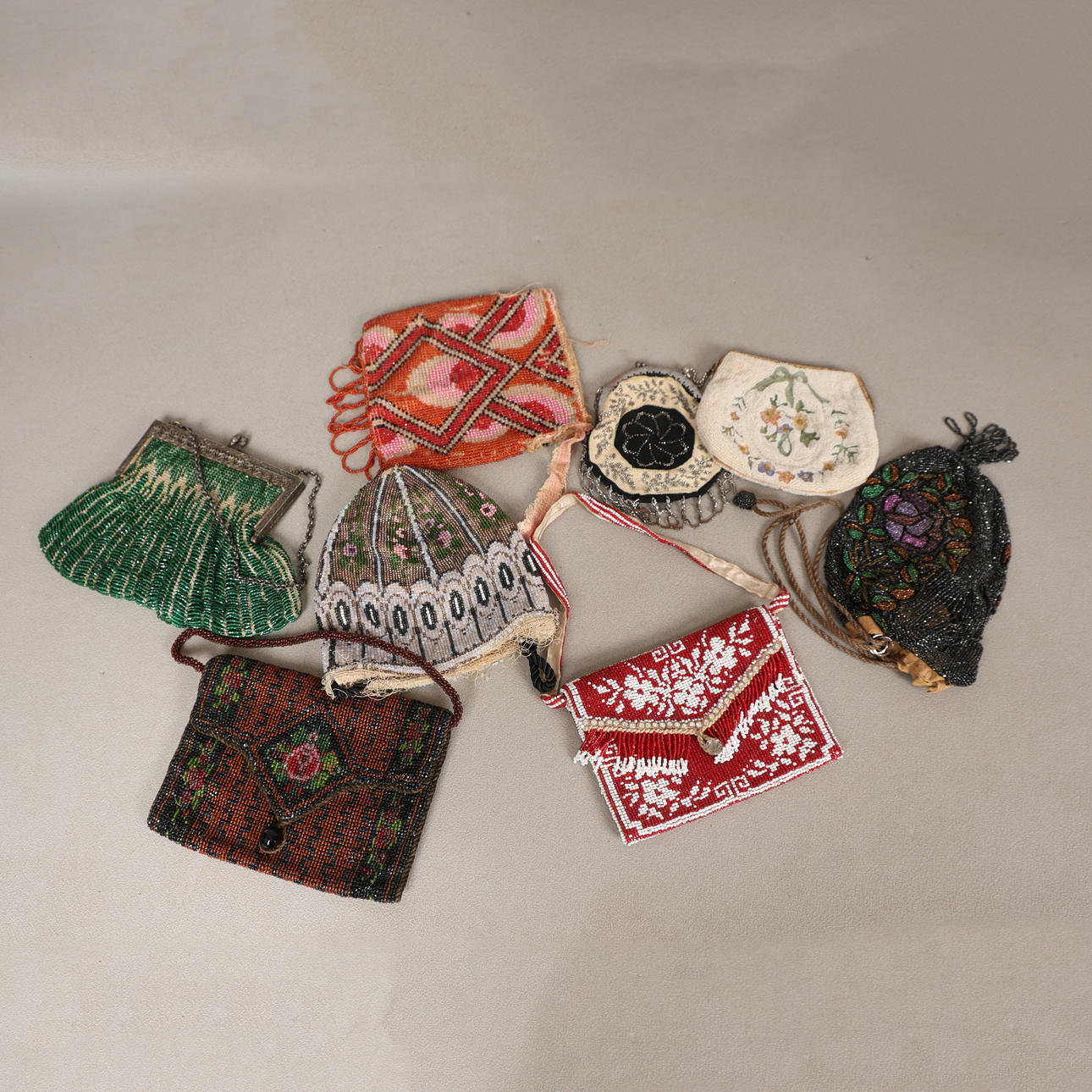 EIGHT BEADED PURSES (8).