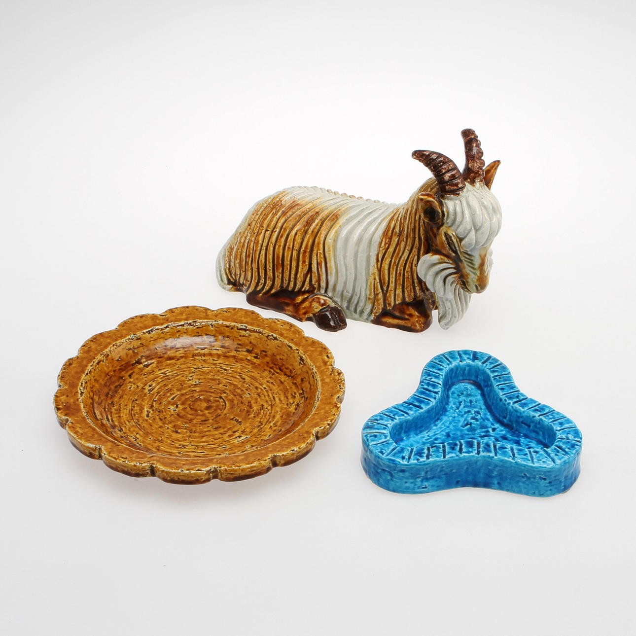 FIGURIN och 2 FAT, Chamotterat stengods, Gunnar Nylund, Rörstrand.