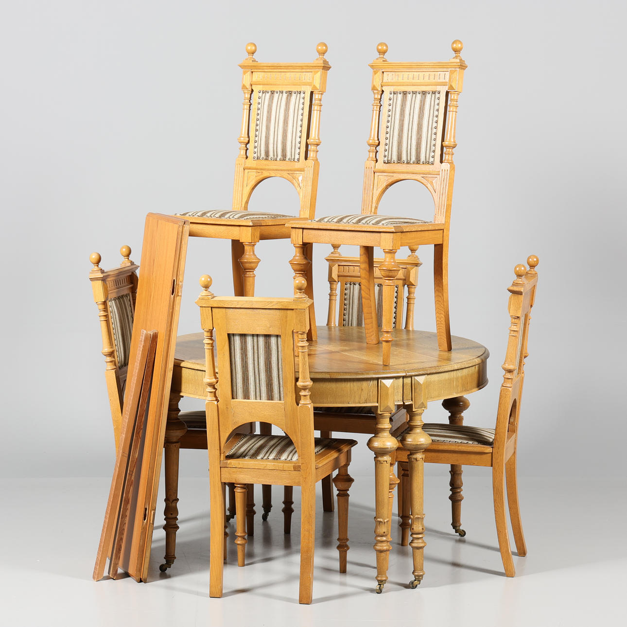 DINING GROUP, 7 pieces, Neo-Renaissance.