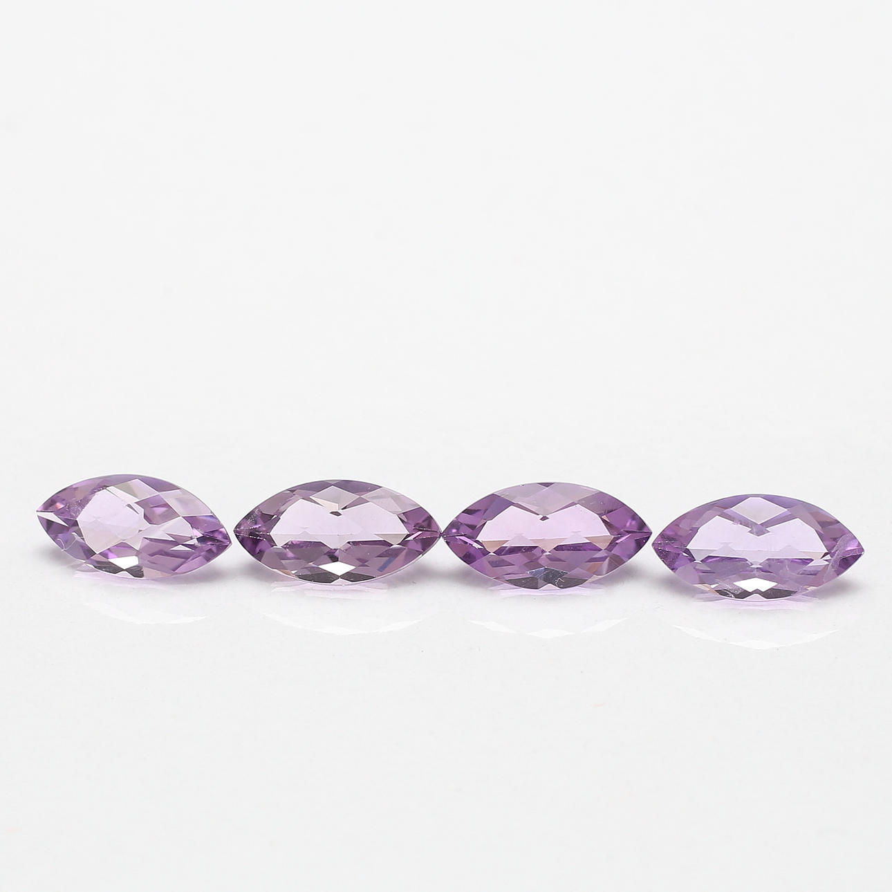 AMETISTER, 4 st, Rose de France, navett/marquisslipade, totalt 7,40 ct.