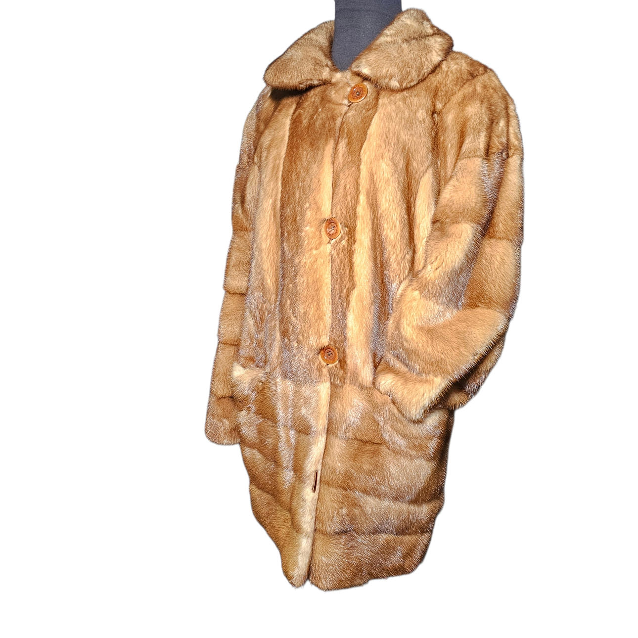 Reversible gold-coloured mink coat. Size approx. 42.