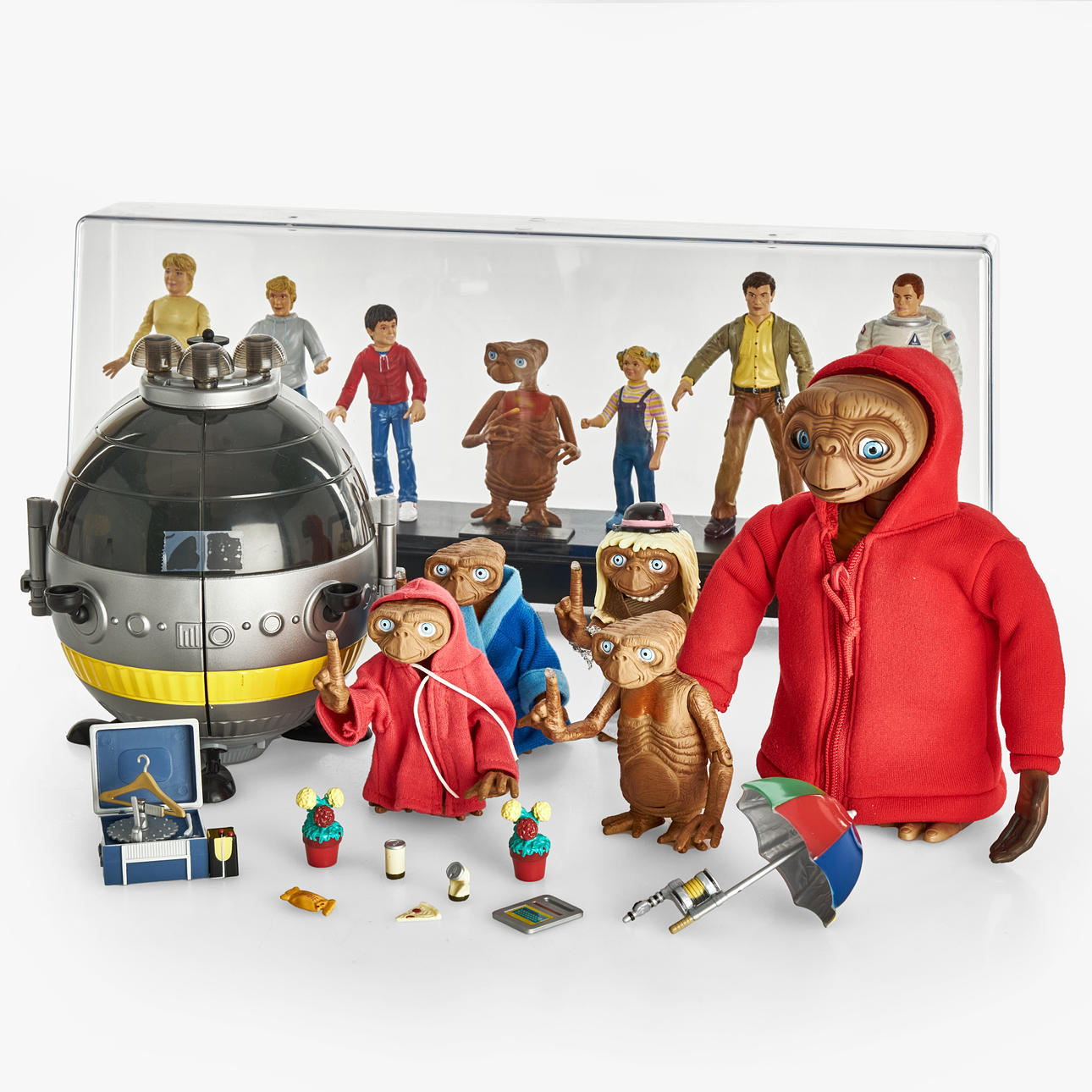 E.T. THE EXTRA-TERRESTRIAL. Collectible figures, 12 pcs, with accessories, mostly Geoffrey Inc for Universal Studios, early 2000s.