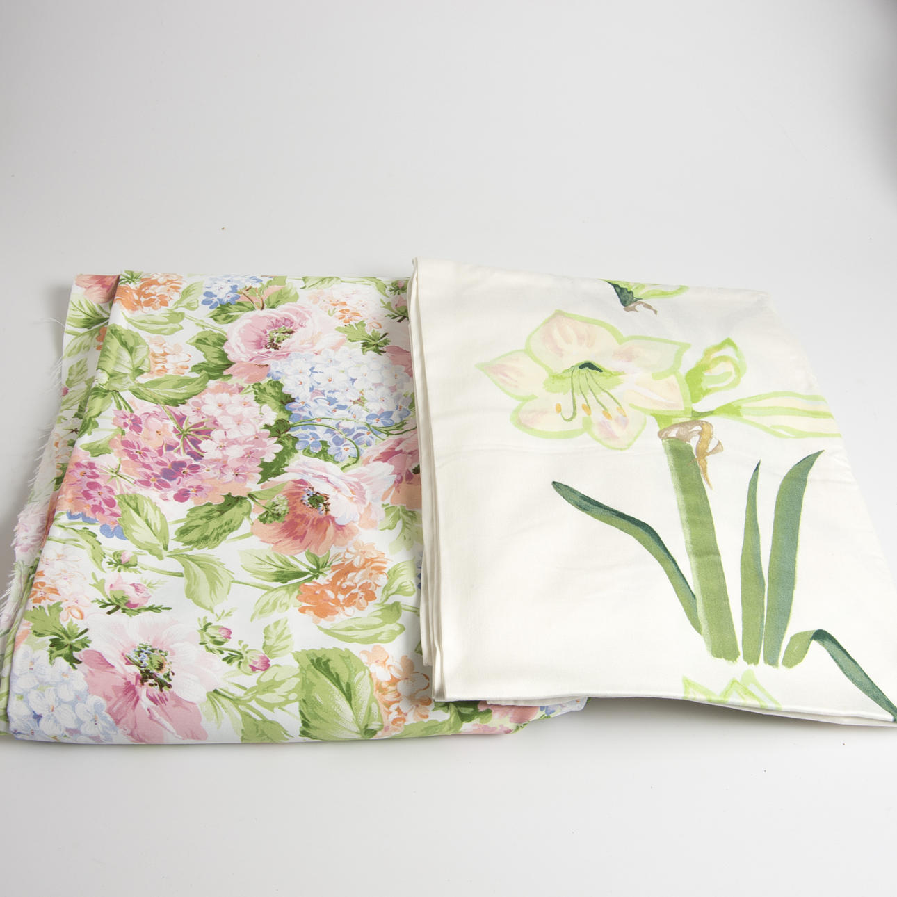 TYGER, 8 delar, amaryllis samt blommönstard satin.