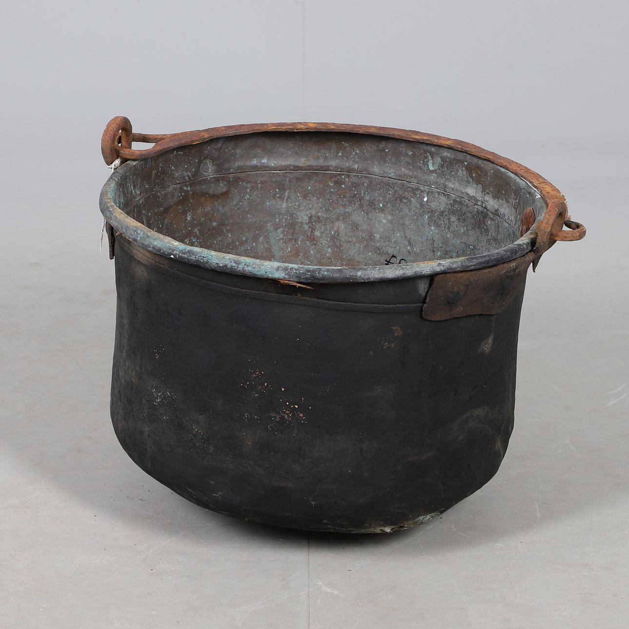 A SMALL COPPER POT.