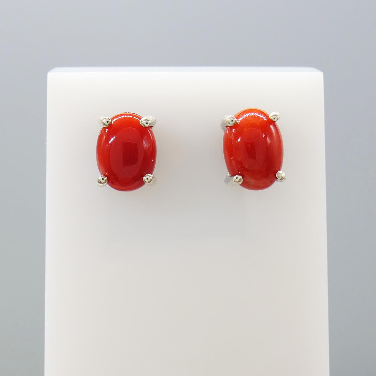RED CORAL ear studs.