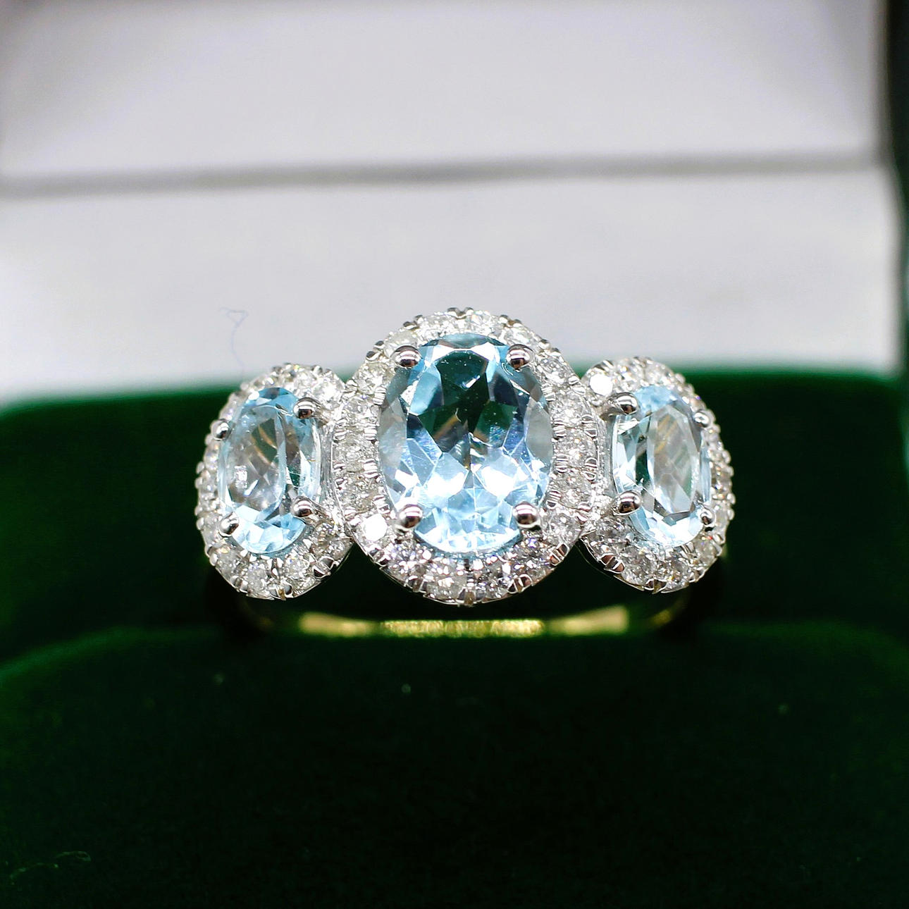 TOPAS- OCH DIAMANTRING I TRILOGI-HALOFATTNING.