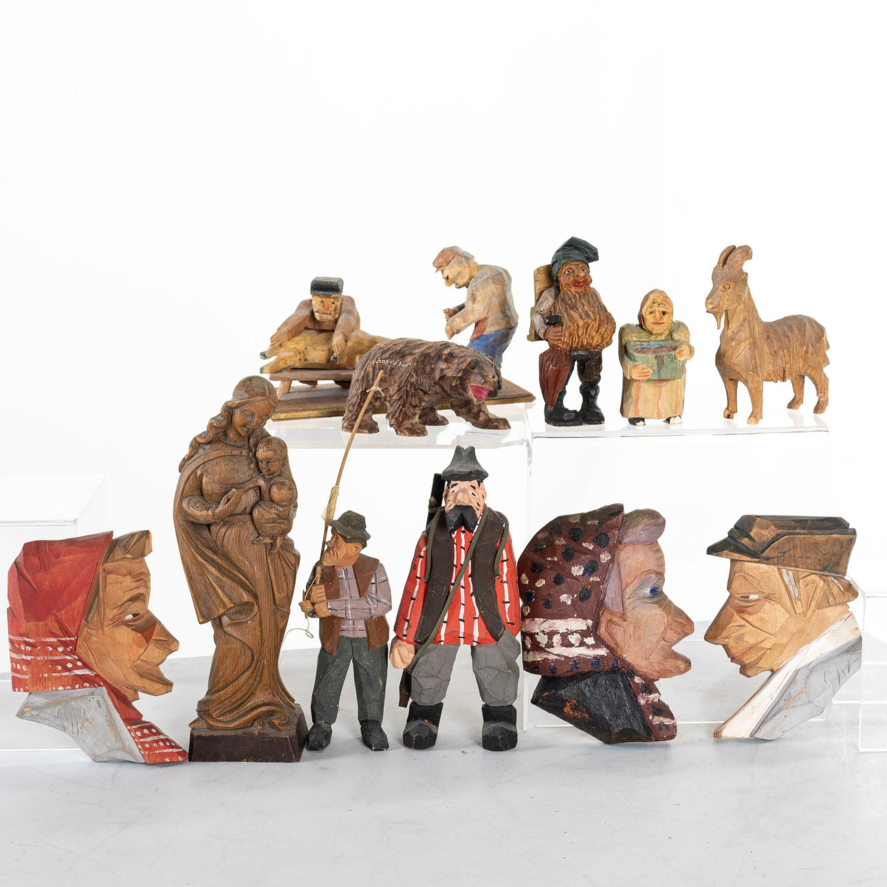 WOODEN FIGURES, a lot.