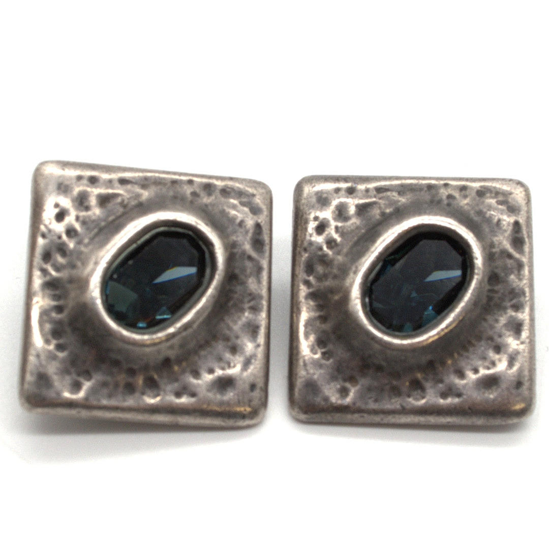 FACTORY. DESIGNER VINTAGE ÖRKLÄMMOR I NYSILVER MED BLÅ FÄRGSTENAR, SIGNERADE