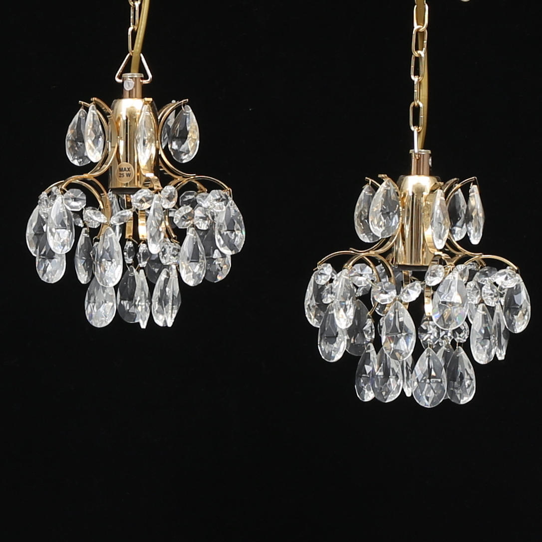 FÖNSTERBELYSNINGAR, ett par, med prismor, 1900-talets andra hälft.