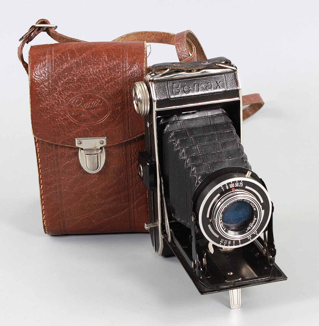 VINTAGE ROLL FILM CAMERA.