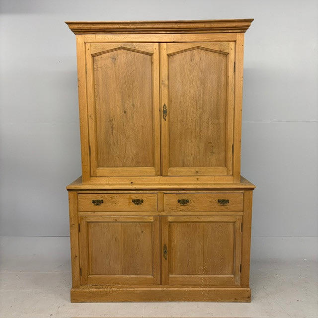 ANTIQUE PINE LINEN PRESS.