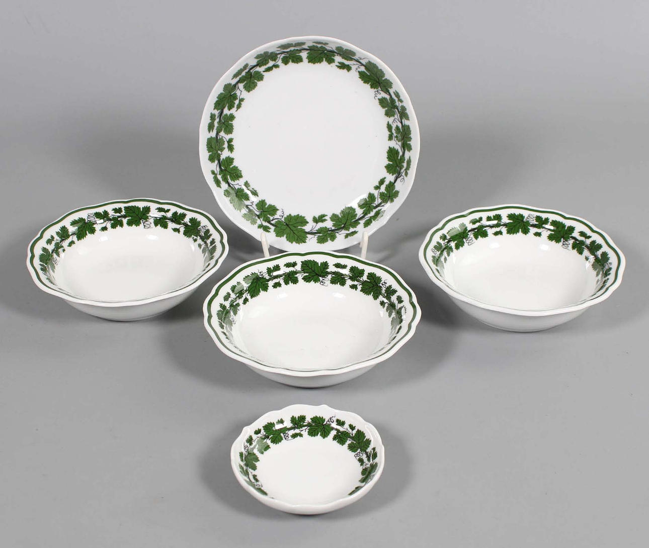 Meissen 5 Vine Leaf porcelain pieces.