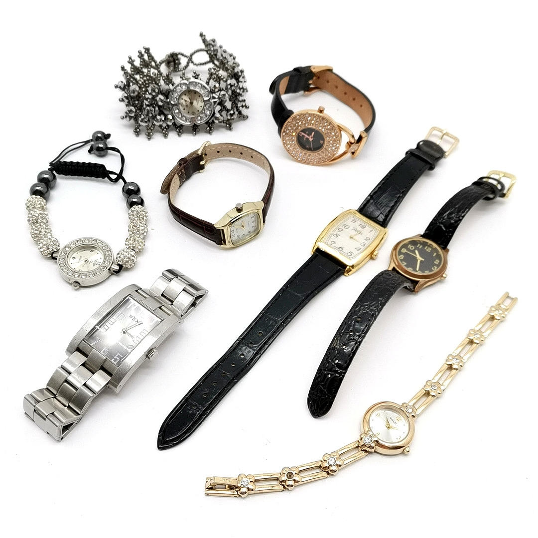8 X QUARTZ WRISTWATCHES.