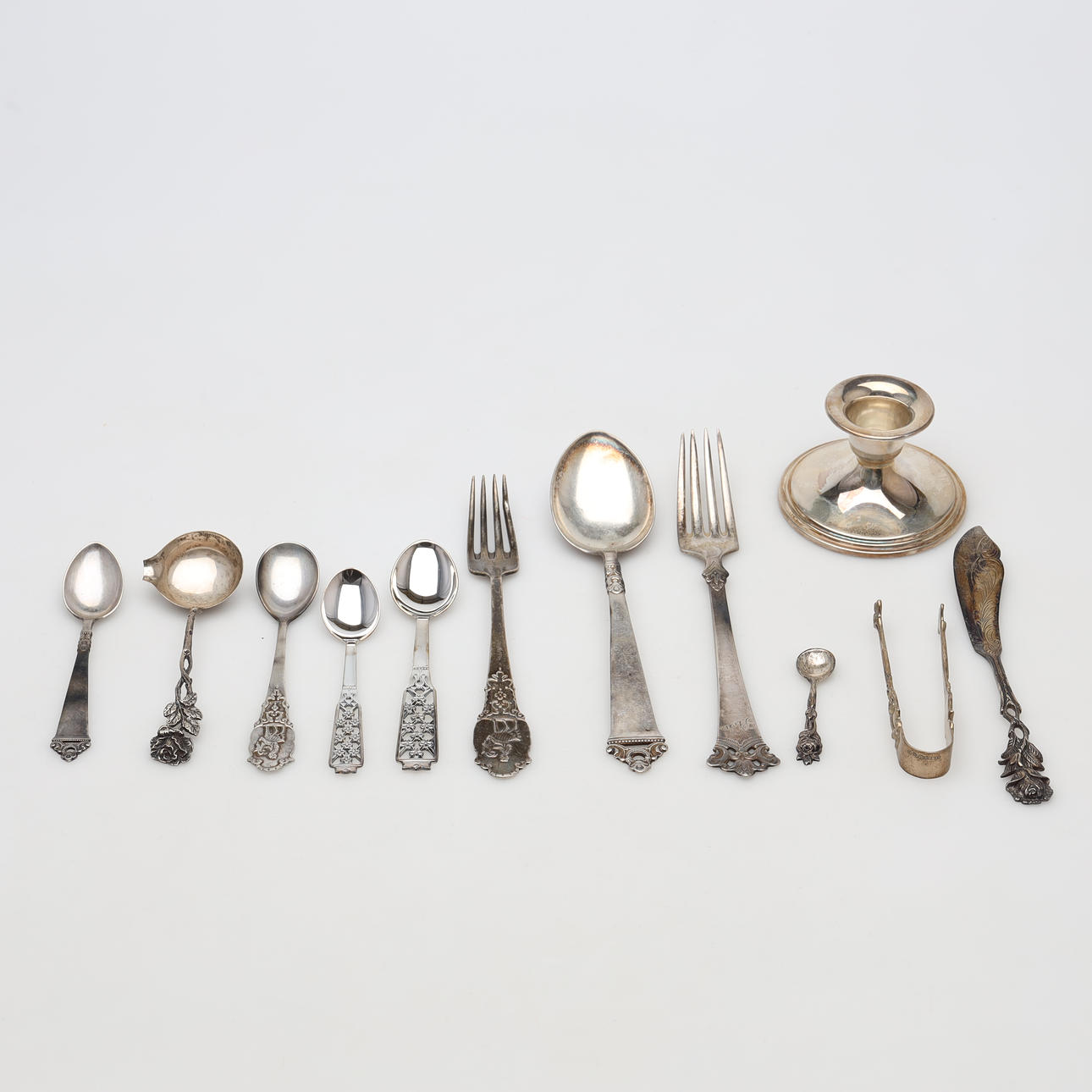 SILVER ITEMS 12 pieces gross weight approx. 266 grams.