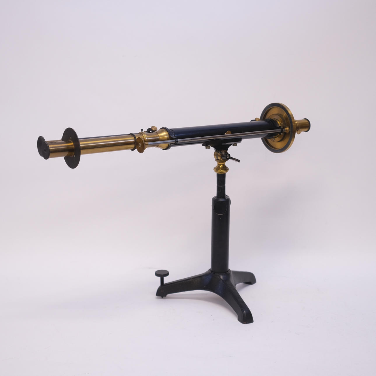 LABORATORY INSTRUMENT, CIRCA 1900.