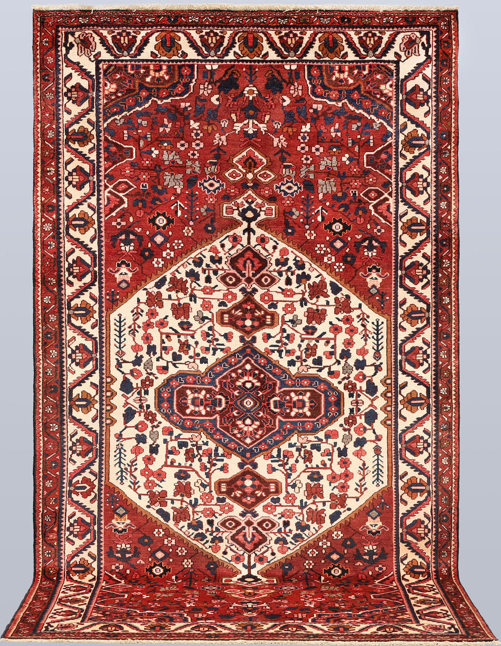 CARPET. Bakhtiari fine, 303 x 169 cm.