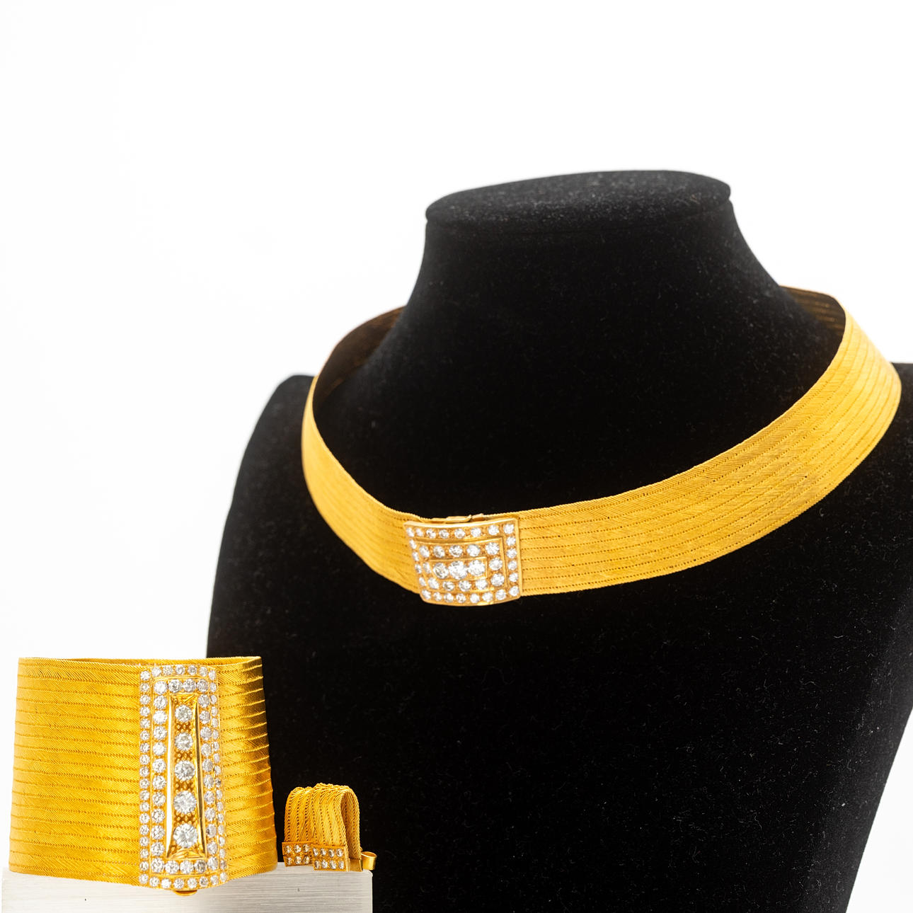 22k gold jewellery set.
