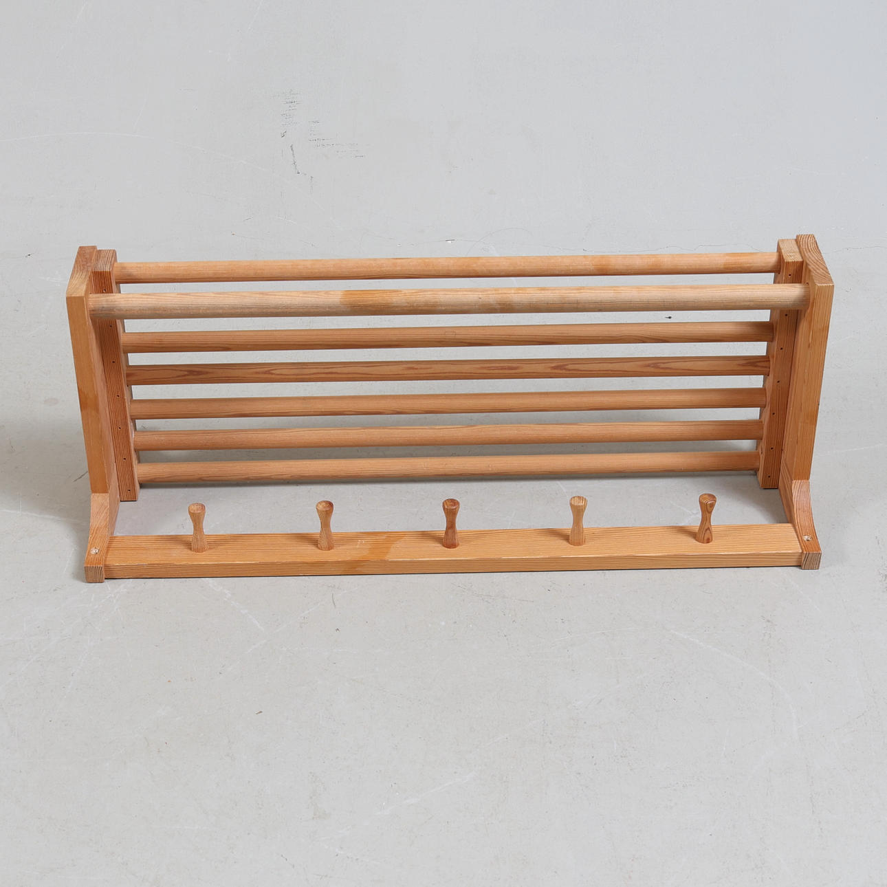 HAT RACK, pine, 20th century.