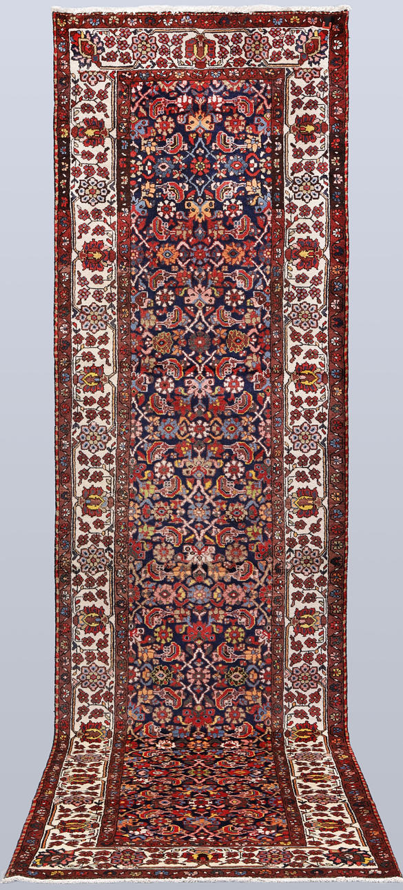 CARPET. Hamadan runner, 380 x 120 cm.