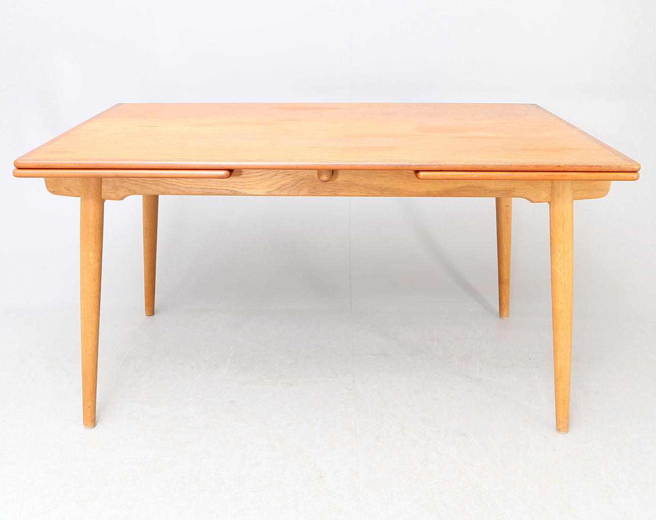 HANS J WEGNER. Matbord, "AT312", Andreas Tuck, Danmark, 1900-tal.