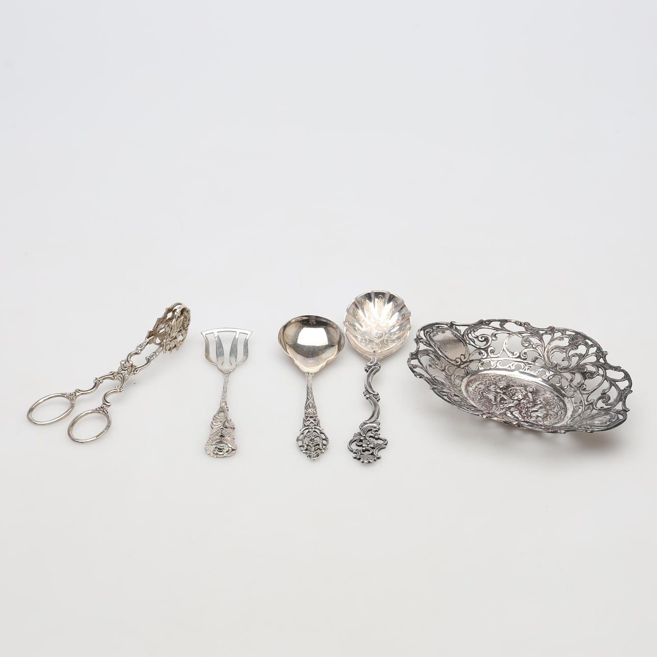 SILVER ITEMS, 5 pieces, weight approx. 128 grams.