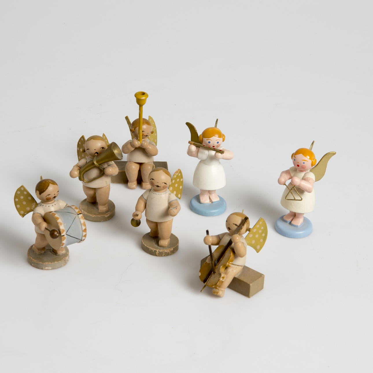 FIGURINER, "Änglaorkester", 7 delar, målat trä.