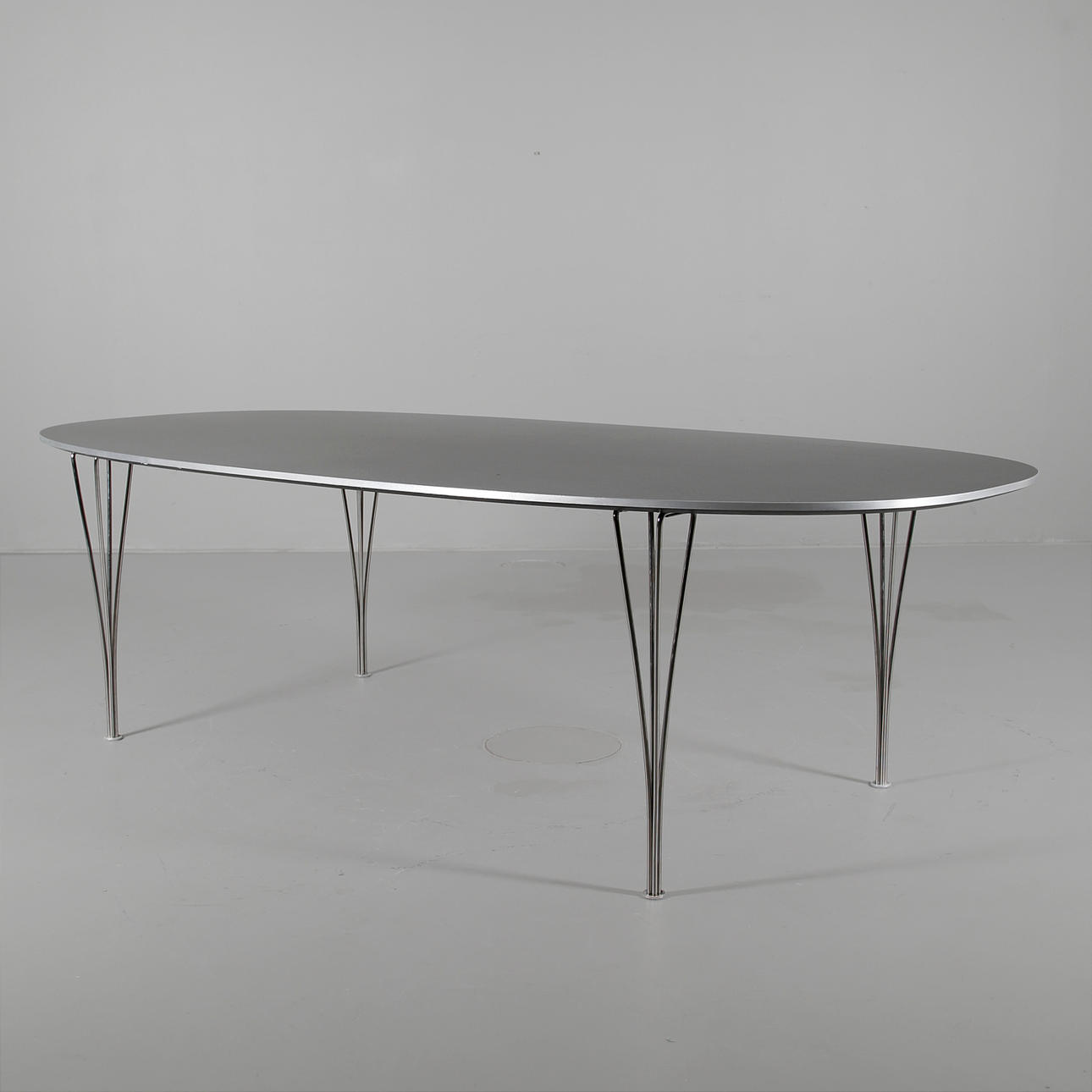 SUPERELLIPSBORD, Arne Jacobsen, Bruno Mathsson och Piet Hein, Fritz Hansen.