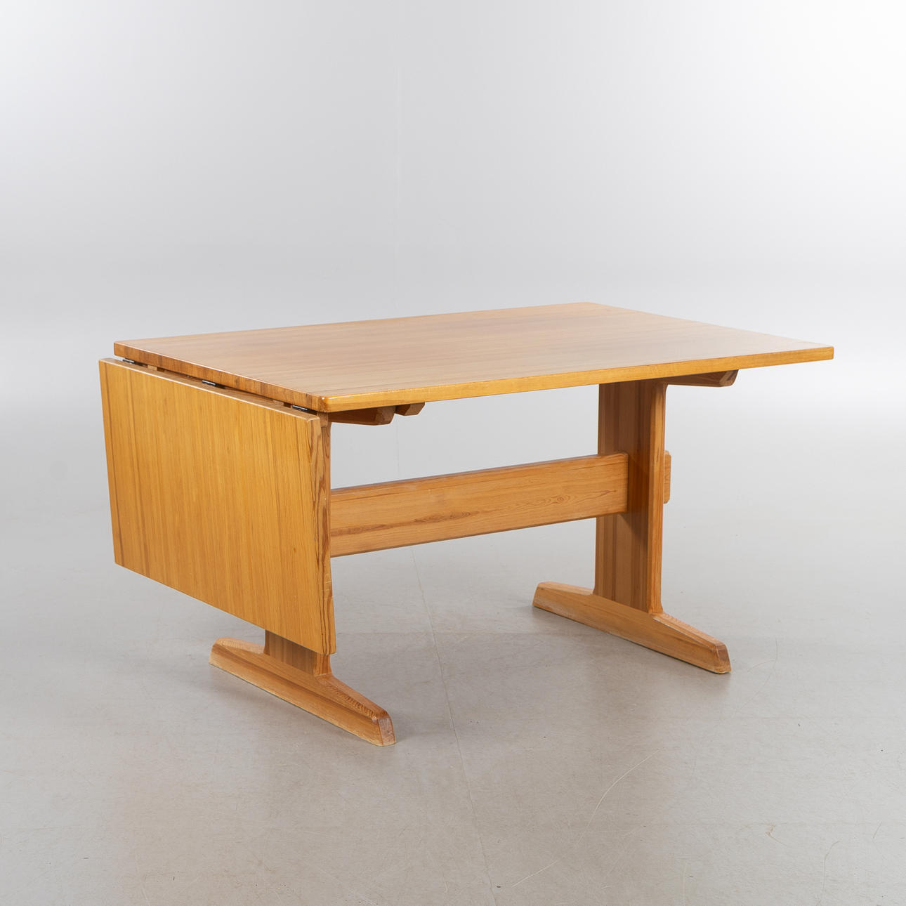 TABLE, Shaker model, pine, 1980s.