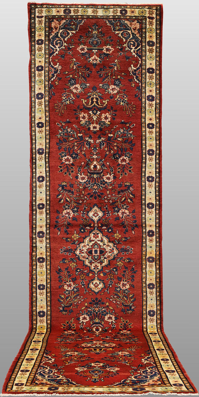 CARPET. Lilijan gallery model, 485 x 107 cm.