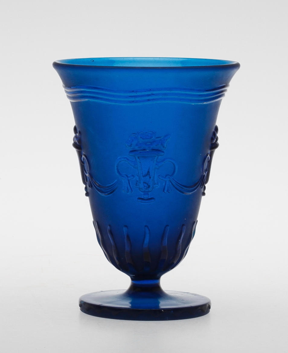 VAS, pressglas, Edvin Ollers, Elme Glasbruk, 1900-tal, sign.