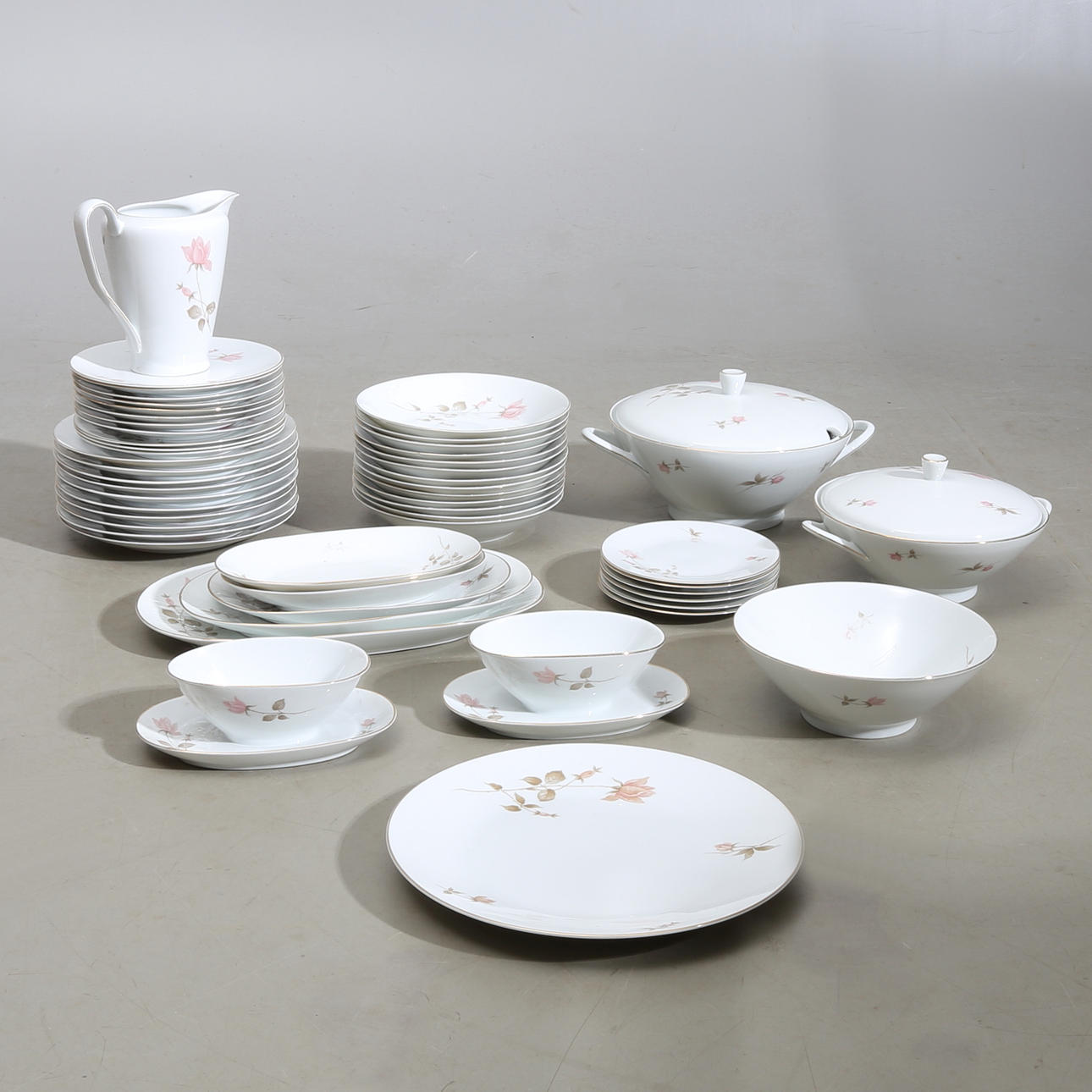 MATSERVISDELAR, 54 delar, porslin, Rosenthal, omkring 1900-talets mitt.