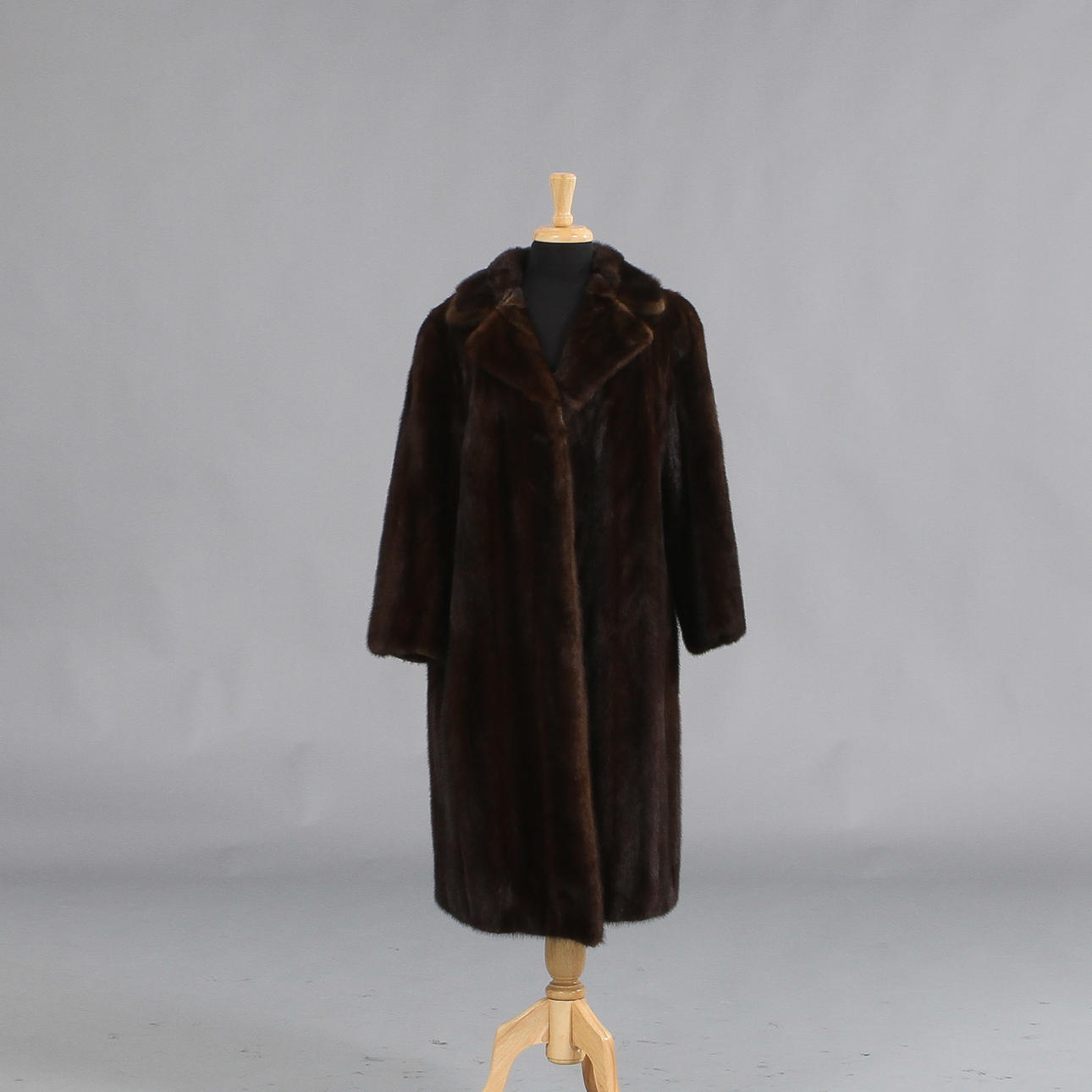 MINKPÄLS med HUVA samt MINKHATT, Wallén & Co, Göteborg.