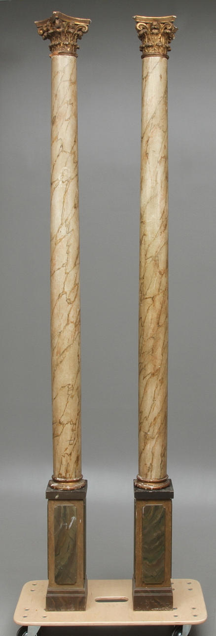 KOLONNER, ett par, bemålat och bronserat trä, 1800-tal.