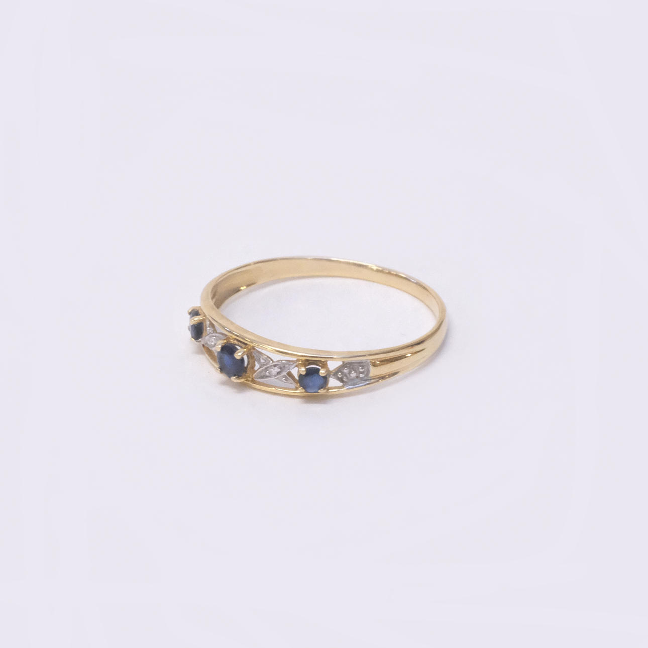 RING, 18K GOLD WITH DIAMONDS AND TOPAZES.