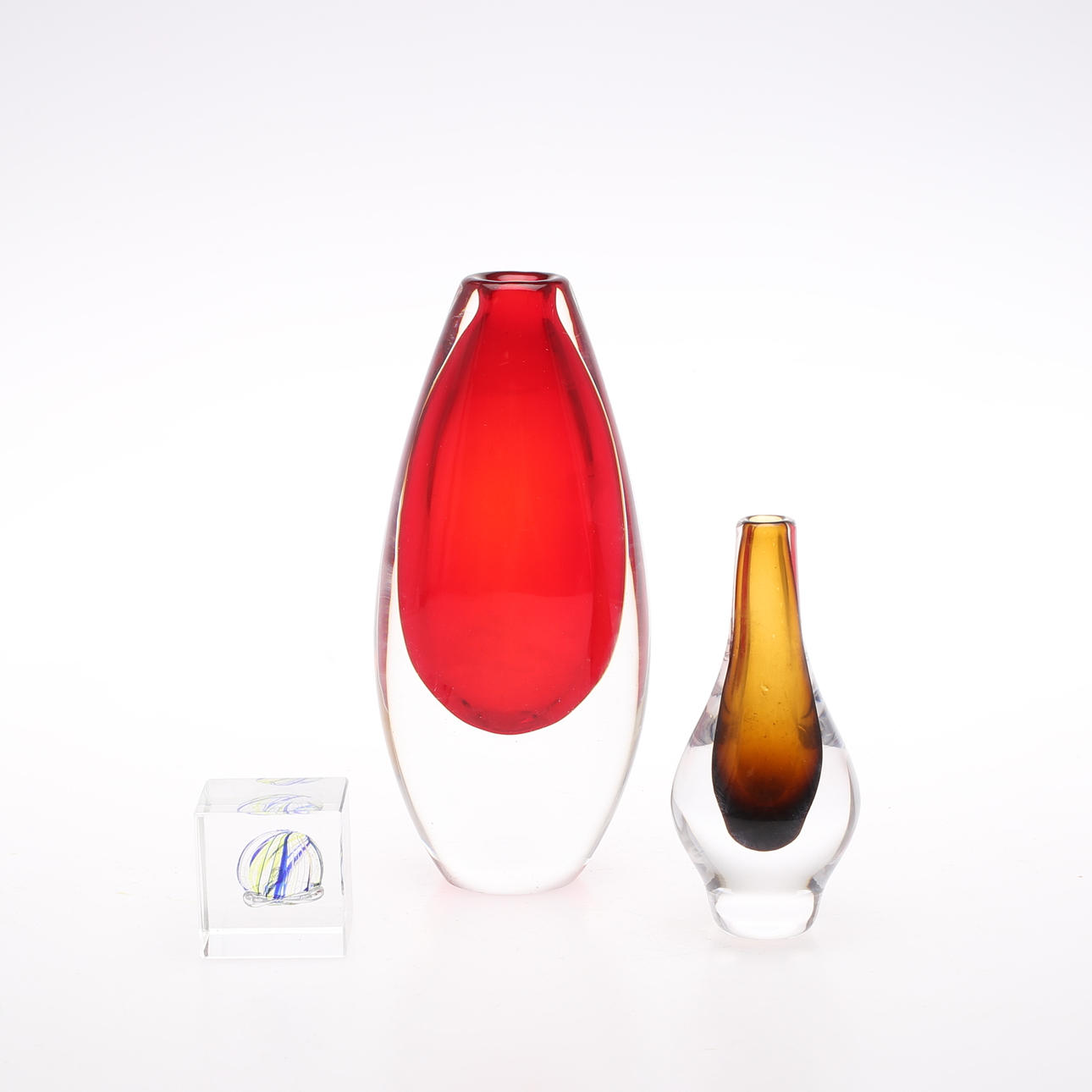 PARTI GLAS, 3 delar, bl, a Ernst Gordon, Åfors samt Mona Morales Schildt, Kosta.